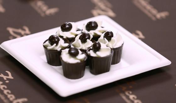 Bicchierini di cioccolato con crema al caffè - Immagine